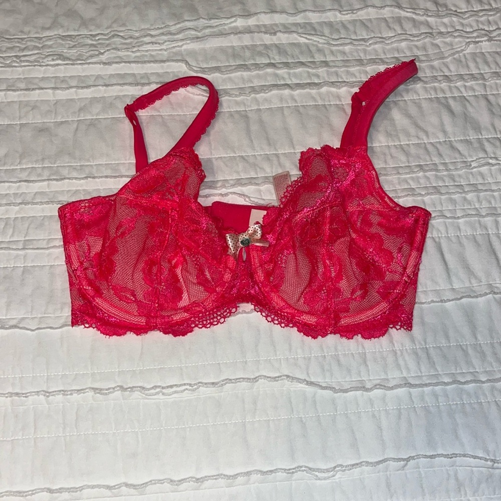 Victoria’s Secret hot pink bra